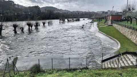 Las piscinas de Oira completamente inundadas tras las lluvias de estos d�as
