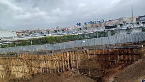 Hundimiento de la calzada en la calle Francisco P�rez Carballo, junto al Coliseum.