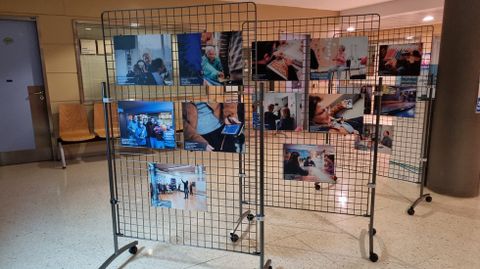 La exposición está a la entrada del Hospital Comarcal de Valdeorras