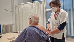 La vacuna est� dirigida a la poblaci�n que cumpla 65 u 80 a�os