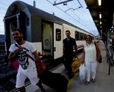 Llegada a Guixar del tren de Hendaya, ayer por la tarde, tras casi 12 horas de viaje. 