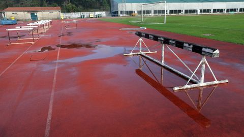 ABANDONO, DESPERFECTOS EN LA PISTA DE ATLETISMO DEL CAMPO MUNICIPAL DE A ALTA. POR LO QUE PERDIO LA HOMOLOGACION