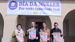 M�nica Casta�o, trabajadora social; Esteban Ares, alcalde; Silvia Agrafojo, concejala de Igualdade; y Xos� Manuel Outeiral, t�cnico de voluntariado