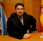 Andr�s Lago, en su despacho de Corcubi�n.