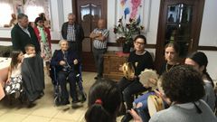 Concepci�n Pichel celebrando sus 110 a�os a ritmo de pandereta