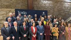 Representantes de los comercios ovetenses homenajeados en la gala��Toda una vida juntos�