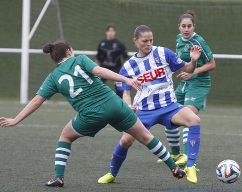 Pauleta y Nati disputan un bal�n durante el partido disputado ayer en Navia. 