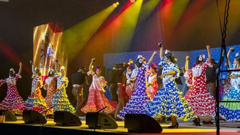 El grupo de Coros y Danzas Abul-Beka, de Ronda, en M�laga, combina el rigor de los bailes tradicionales con la fuerza del flamenco y la elegancia del bal�cl�sico