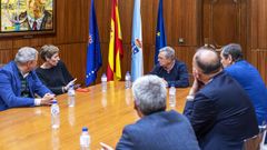 La presidenta de la Federaci�n Espa�ola de Baloncesto, Elisa Aguilar, con otros cargos de la Fegaba en la Diputaci�n de Ourense.