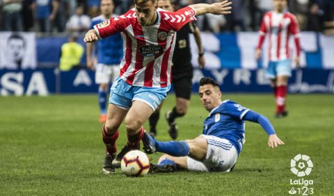 Tejera Real Oviedo Lugo Carlos Tartiere.Tejera lucha por un bal�n frente al Lugo