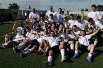 La plantilla del Silleda celebra el regreso del equipo a Primera tras cinco temporadas.