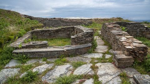 Otro aspecto del castro de Formigueiros, parcialmente excavado hace unos a�os