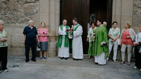 Varios sacerdotes participaron en la celebracin de san Cristbal.