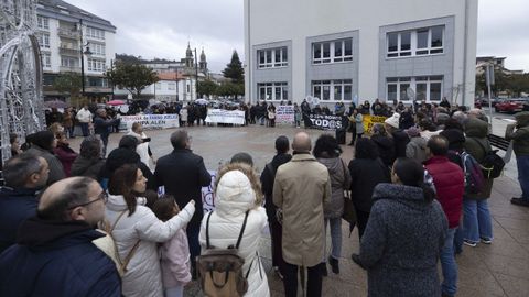 Imagen de la concentracin celebrada en la Praza 8 de Marzo de Cee