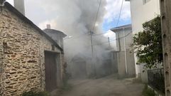 As� vieron los vecinos el incendio que destruy� una casa en Salcedo