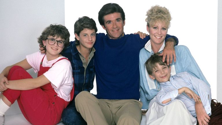 Tracey Gold, Kirk Cameron, Alan Thicke, Joanna Kerns y Jeremy Miller, formaban parte de la familia de �Los problemas crecen�