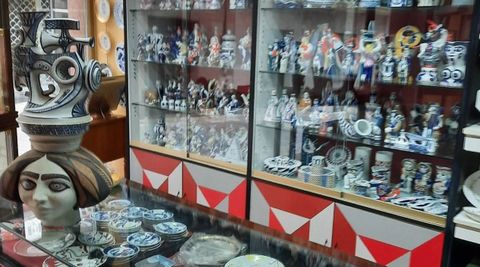 La joyería de Navia, con una de las piezas con un valor patrimonial especial a la izquierda