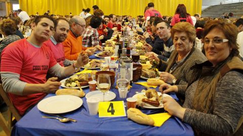 El codillo triunf� en A R�a.M�s de 800 personas degustaron codillo en el pabell�n