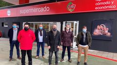 Responsables de Gadisa y de Petrocash, en la inauguraci�n