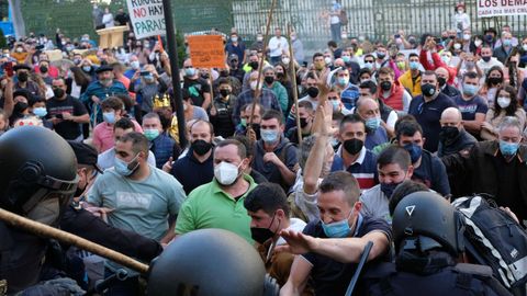 Cientos de ganaderos asturianos se manifiestan delante de la Junta por el futuro del sector