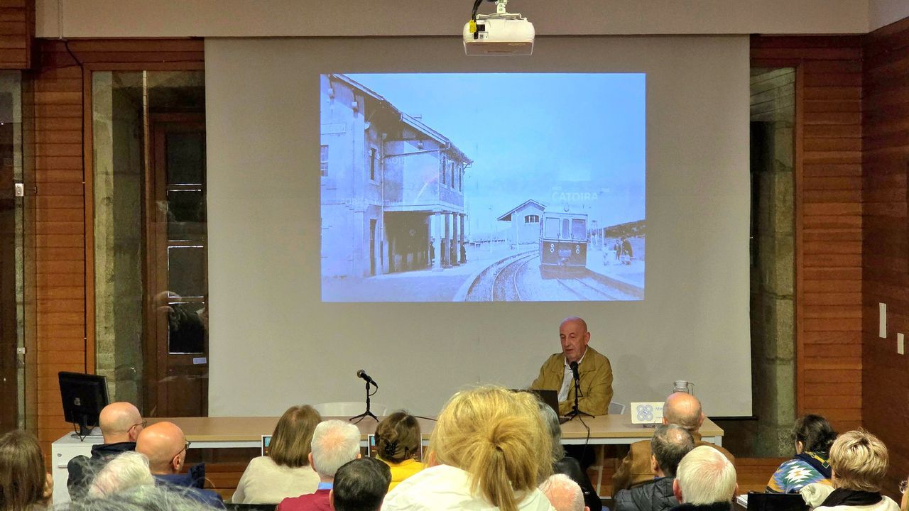 Conferencia de Carlos Henrique Fernández Coto sobre el ferrocarril