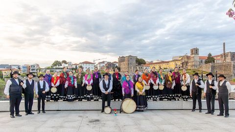 Banda de Gaitas e Danzas O Irixo
