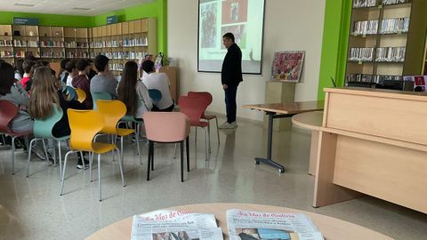 Unha charla sobre desinformacin e noticias falsas no ano 2024 no IES Urbano Lugrs de Malpica