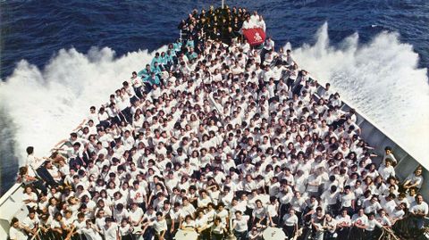 Los 400 participantes en una de las primeras Rutas Quetzal, con las que Miguel de la Quadra se propuso �crear unos puentes a los j�venes espa�oles conocer aquellas tierras�