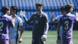 El guardameta canterano Marcos Gonz�lez Maestu, en los proleg�menos de su partido debut en Primera Federaci�n.