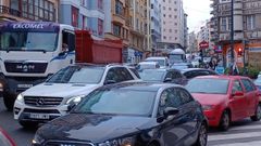 Atasco en la avenida de Fisterra