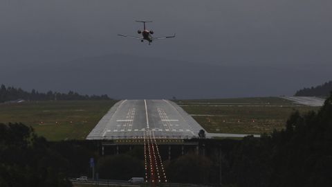 Un avin aterrizando en Santiago