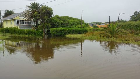 Las lluvias causan inundaciones en Barreiros