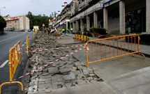 Los trabajos permitieron reorganizar espacios para peatones y estacionamientos en Cacheiras. 