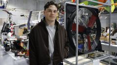 Bruno Garc�a, estudiante del grado en Enxe�ar�a Aeroespacial, en la Escola de Enxe�ar�a do Espazo de la UVigo, en Ourense.