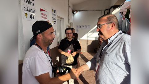 Abel Ramos, saludando al vicepresidente de la Diputacin de Len.