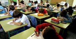 Clase con escolares de primaria en una imagen de archivo