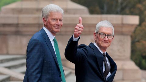 Tim Cook, en el Palacio del Pueblo.