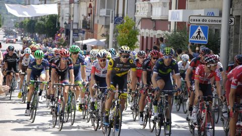 La Vuelta atraves� la r�a Real, en Quiroga
