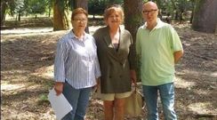 Josefa Rodríguez Álvarez, junto la diputada de Igualdad, Teresa Barge, y Manuel Amil, de Aspadisi