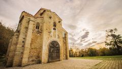 La iglesia de San Miguel de Lillo, retirada de la �Lista Roja� de Hispania Nostra tras asegurarse su conservaci�n