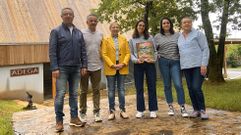 Mois�s Rodr�guez, Juan Mill�n, Nieves Mill�n, Blanca Mill�n, Andrea Gonz�lez y Teresa Rodr�guez (de izquierda a derecha) son los protagonistas en la segunda edici�n de O Noso Xeito!, que se celebrar� este domingo a partir de las 17 horas en Enoturismo Mar�a Manuela. All� presentar�n sus proyectos empresariales, habr� m�sica en directo, adem�s de venta de productos.