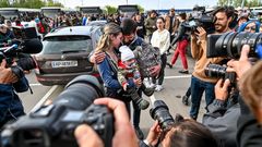Los fot�grafos captan la llegada de evacuados de Mari�pol a su llegada al centro de registro de Zaporiyia.