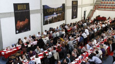 O Barco se rindi al botelo.Ms de mil personas asistieron a la comida en el pabelln