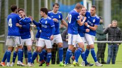 Gol Edu Cortina Vetusta Gimnastica Torrelavega.Jugadores del Vetusta, Jimmy, Cortina y Lolo entre ellos, celebran un tanto