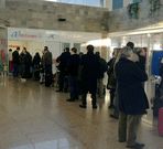 Pasajeros afectados, en la cola en el mostrador de Air Europa.