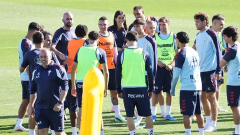 Plantlla y cuerpo t�cnico del Celta, en el entrenamiento de este s�bado.