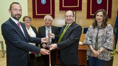 Blanco recogi� de nuevo el bast�n de mando del municipio.