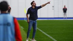 Borja Fernndez, dirigiendo un partido de la Unin Deportiva Ourense.