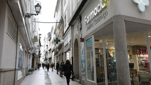 La tercera ola del covid-19 ha dejado más vacías calles mariñanas como la Pastor Díaz, en Viveiro
