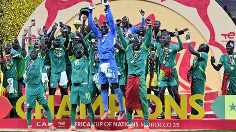 Los jugadores de Senegal, con el trofeo, el pasado 18 de enero tras superar a Marruecos.